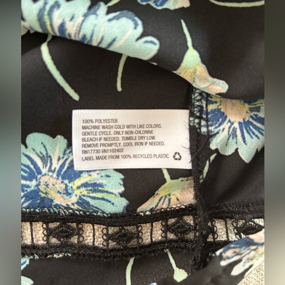 Xhilaration Black Floral Flutter Sleeve Top. Size S/P. - Picture 10 of 10